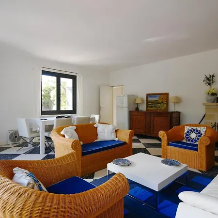 Villa Familiale Climatisee A 5 Min De La Avec Parking Et Wifi - Fr-1-728-17 *