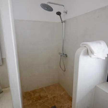 Familiale Climatisee A 5 Min De La Avec Parking Et Wifi - Fr-1-728-17 *