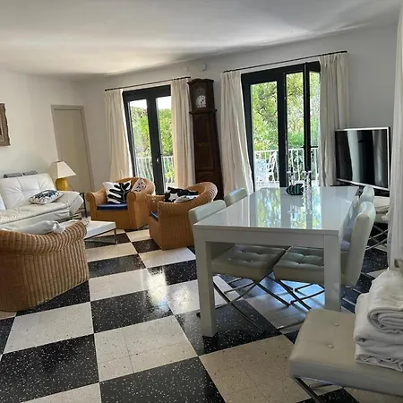 Villa Familiale Climatisee A 5 Min De La Avec Parking Et Wifi - Fr-1-728-17 *