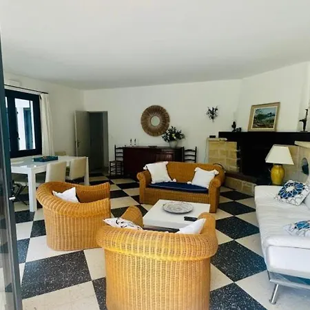 Familiale Climatisee A 5 Min De La Avec Parking Et Wifi - Fr-1-728-17 *