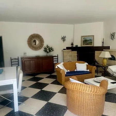 Villa Familiale Climatisee A 5 Min De La Avec Parking Et Wifi - Fr-1-728-17