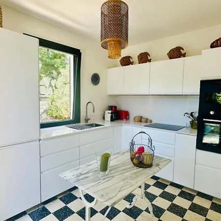 Familiale Climatisee A 5 Min De La Avec Parking Et Wifi - Fr-1-728-17 *