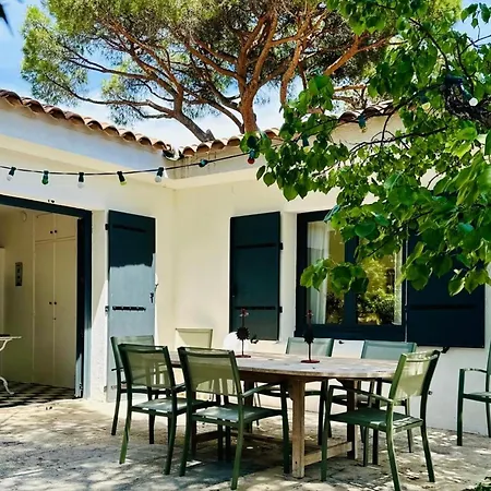 Villa Familiale Climatisee A 5 Min De La Avec Parking Et Wifi - Fr-1-728-17 *